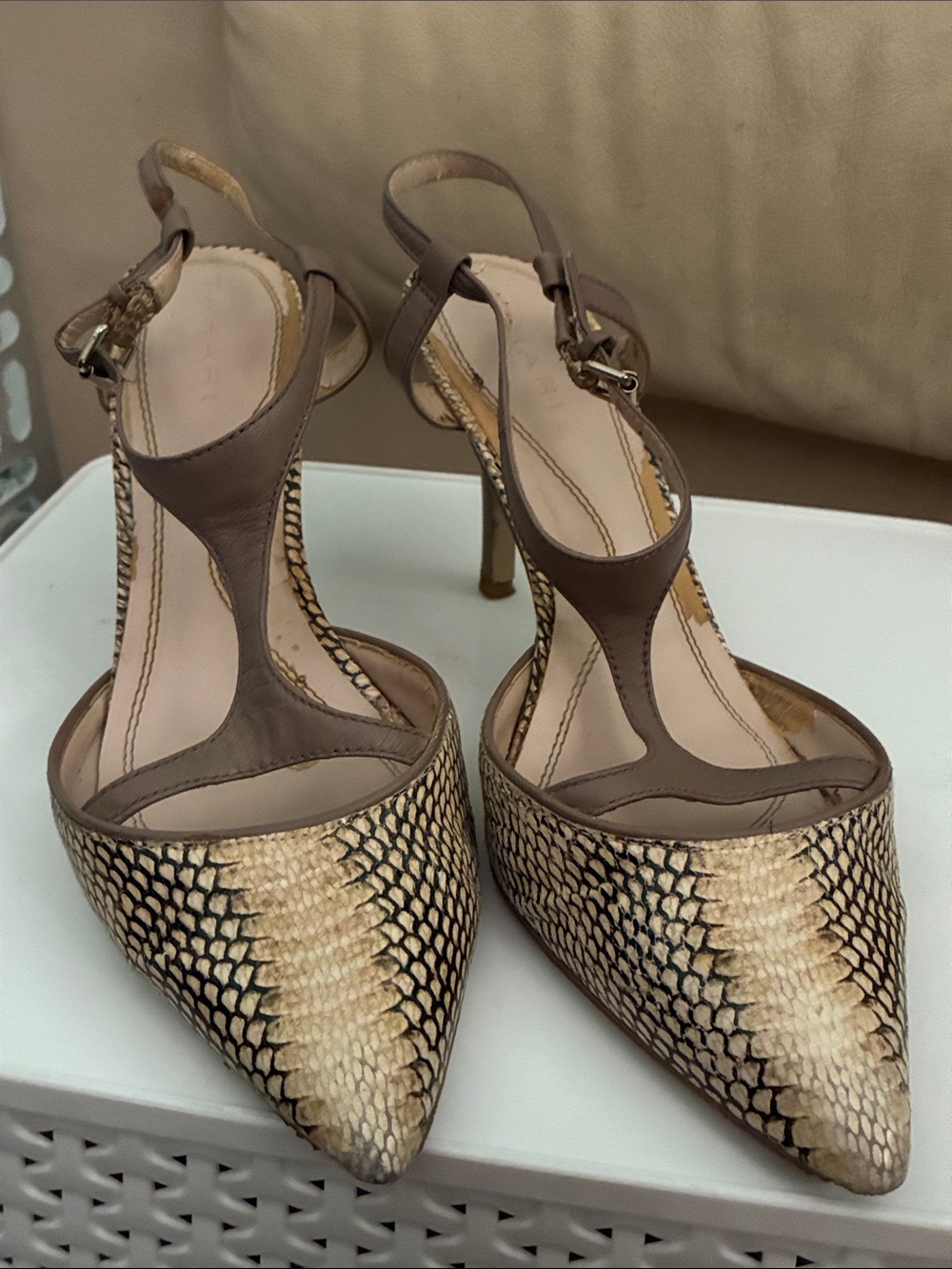TAHARI VINTAGE Taupe and Snakeskin Pointed T-Strap Heels 8